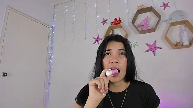 Emiily Parkerr online show from January 9, 2025, 3:04 am