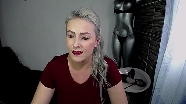 Emma Rizzoo online show from May 23, 2026, 7:40 pm