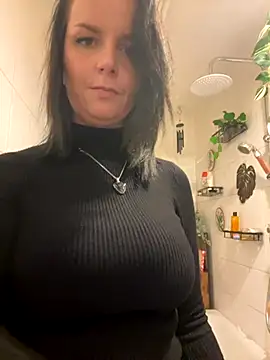 Off  Melonenmandy online show from November 28, 2025, 7:38 pm