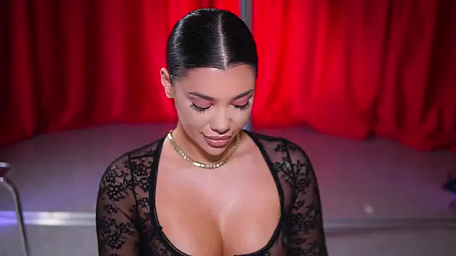 Snapshot of NatyDesiree chatting on January 7, 2025, 10:19 pm NatyDesiree online show from January 7, 2025, 10:19 pm