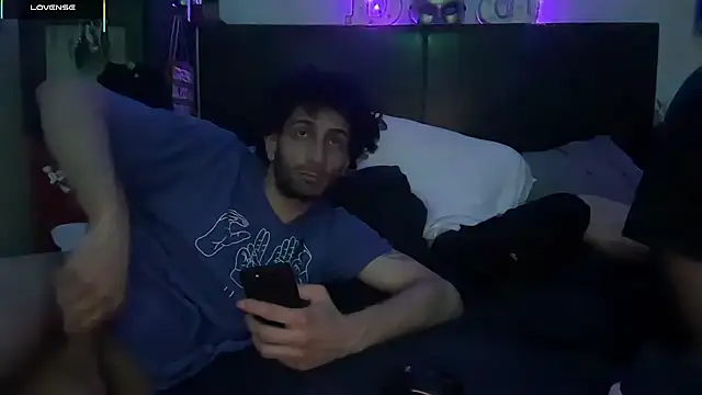 Snapshot of pantslesstraveler_plt chatting on November 17, 2025, 12:49 am pantslesstraveler plt online show from November 17, 2025, 12:49 am