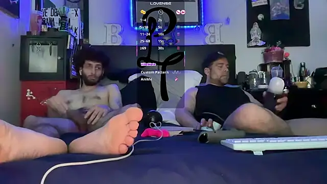 pantslesstraveler plt online show from December 2, 2025, 5:46 am