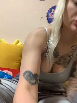 Snapshot of Sextazy chatting on October 2, 2025, 11:39 am Sextazy online show from October 2, 2025, 11:39 am