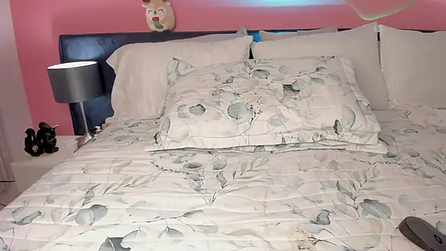 Alaia Manson online show from March 18, 2025, 6:04 pm