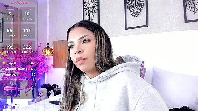 nahomiidasilva  online show from March 17, 2025, 11:11 pm