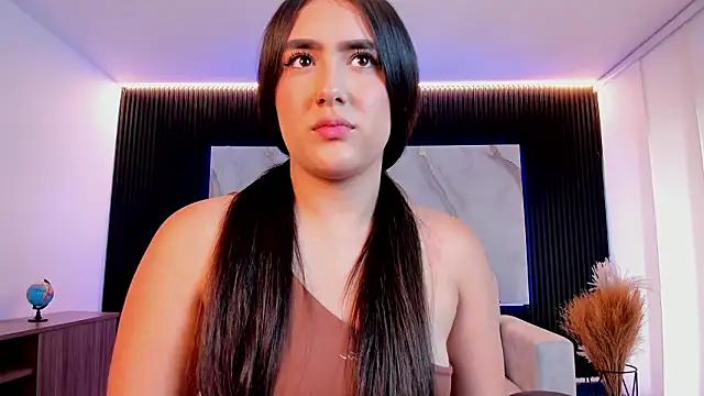 paulina sweett  online show from March 26, 2026, 12:22 pm