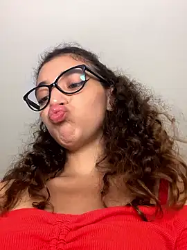 uniquerossie online show from January 7, 2026, 8:06 am