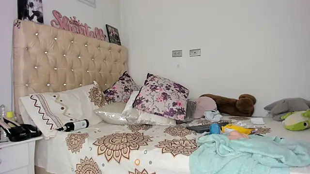 shantallhotxx online show from March 11, 2025, 3:45 pm