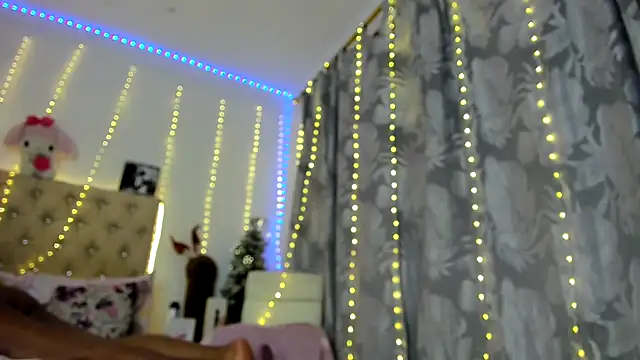 shantallhotxx online show from December 15, 2025, 4:55 pm