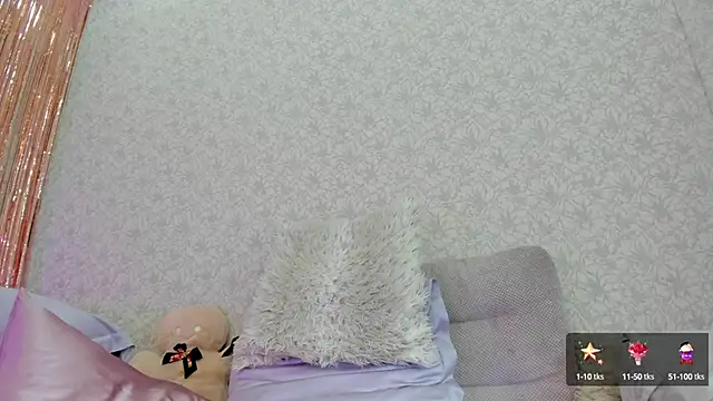 Snapshot of crystalnut chatting on December 22, 2024, 7:22 am crystalnut online show from December 22, 2024, 7:22 am