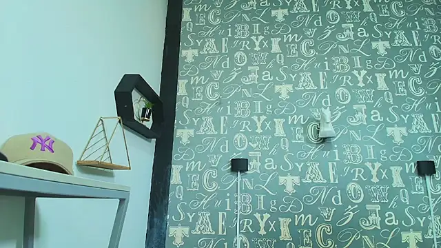 Snapshot of Lindsey8 chatting on December 20, 2025, 12:56 pm Lindsey8 online show from December 20, 2025, 12:56 pm