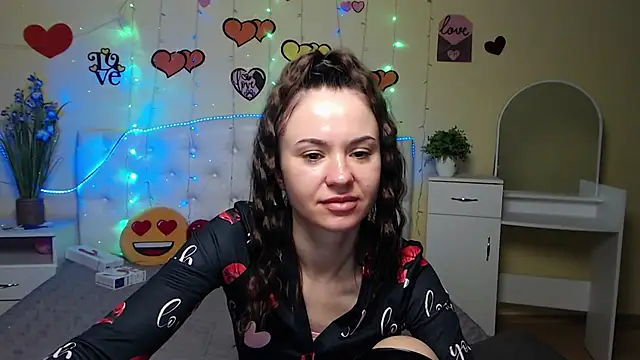 Snapshot of KaraCriegs chatting on February 13, 2025, 9:49 pm KaraCriegs online show from February 13, 2025, 9:49 pm