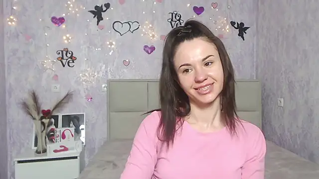 Snapshot of KaraCriegs chatting on February 19, 2025, 12:35 am KaraCriegs online show from February 19, 2025, 12:35 am