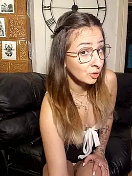 An g elly online show from November 15, 2025, 9:21 pm