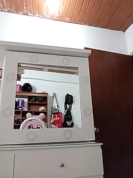 Iris love18 online show from October 27, 2025, 5:06 pm