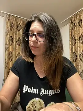 NadiraNoor online show from April 3, 2026, 11:14 pm