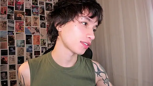 Snapshot of liamelf chatting on March 15, 2026, 6:19 am liamelf online show from March 15, 2026, 6:19 am