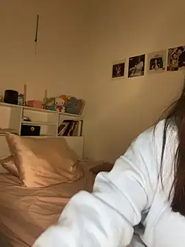 milkyhonybaby online show from February 20, 2026, 6:52 pm