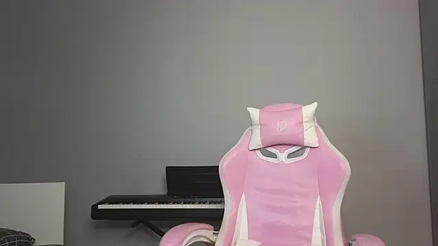 mollymila online show from February 25, 2025, 11:30 am