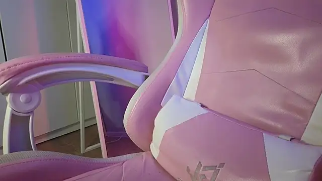 mollymila online show from March 10, 2025, 4:46 pm