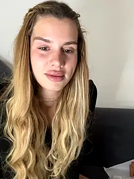 EmiliaCatalina online show from November 25, 2025, 7:58 pm