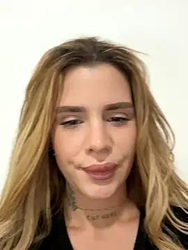 EmiliaCatalina online show from December 2, 2025, 7:31 pm