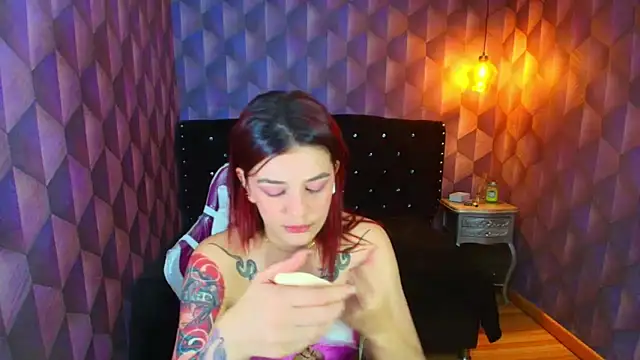 LiaHarryis online show from October 30, 2025, 5:46 pm