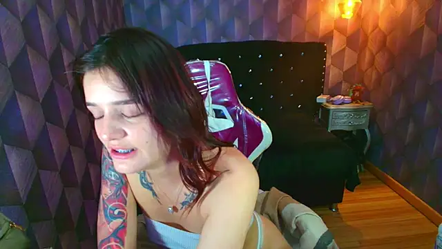 LiaHarryis online show from March 26, 2026, 6:35 pm