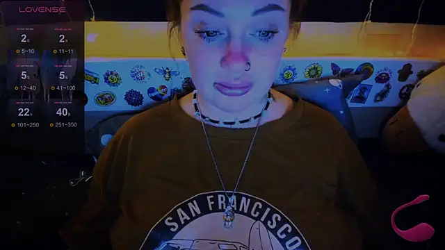 Snapshot of EllieOz chatting on December 21, 2024, 11:13 pm EllieOz online show from December 21, 2024, 11:13 pm