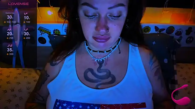 Snapshot of EllieOz chatting on January 22, 2025, 8:49 pm EllieOz online show from January 22, 2025, 8:49 pm