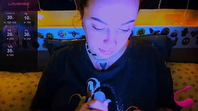 Snapshot of EllieOz chatting on February 18, 2025, 6:37 pm EllieOz online show from February 18, 2025, 6:37 pm