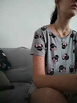 LauraBaby online show from October 12, 2025, 12:04 pm