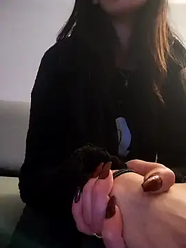 LauraBaby online show from November 14, 2025, 10:07 pm