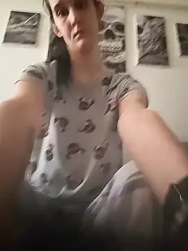 LauraBaby online show from April 10, 2026, 1:38 pm