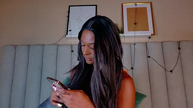 Snapshot of nahomi_campbell chatting on May 20, 2026, 8:48 pm nahomi campbell online show from May 20, 2026, 8:48 pm