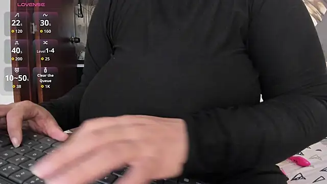 Amina hafsa online show from April 12, 2026, 3:06 pm