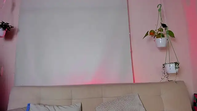 roselinedior online show from February 4, 2025, 2:32 pm