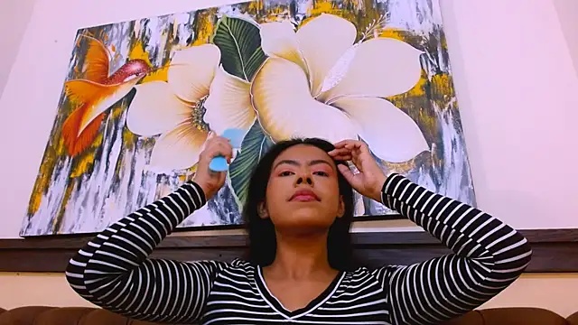 VeronicaRobles online show from November 17, 2025, 7:30 pm