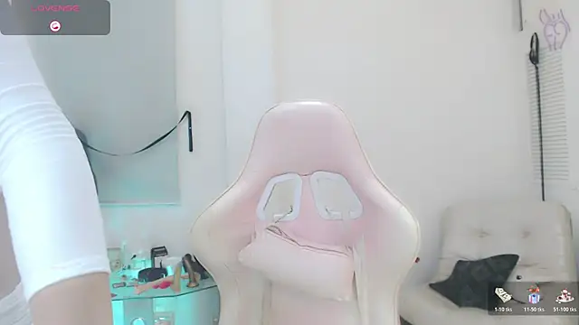 Snapshot of sasha_mom69_ chatting on November 26, 2025, 4:19 pm sasha mom69 online show from November 26, 2025, 4:19 pm