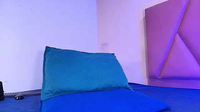 arl chloee online show from September 26, 2025, 3:10 am