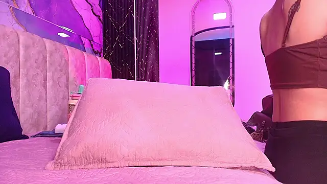 arl chloee online show from March 25, 2026, 3:12 am