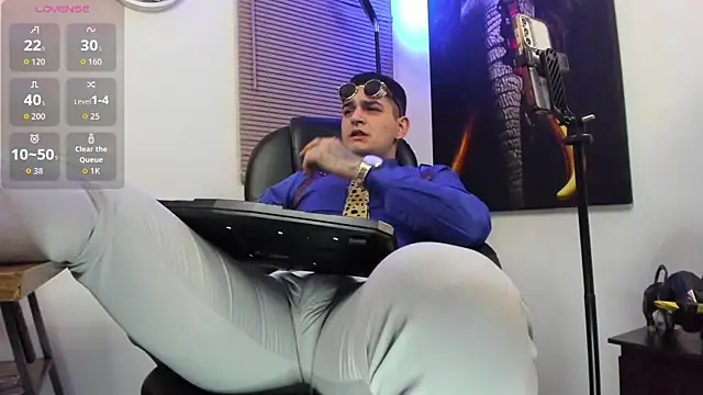 Nicolas Fellener online show from September 12, 2025, 4:01 am