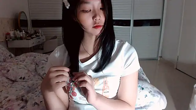 -Lucky Girl online show from November 23, 2025, 2:06 pm