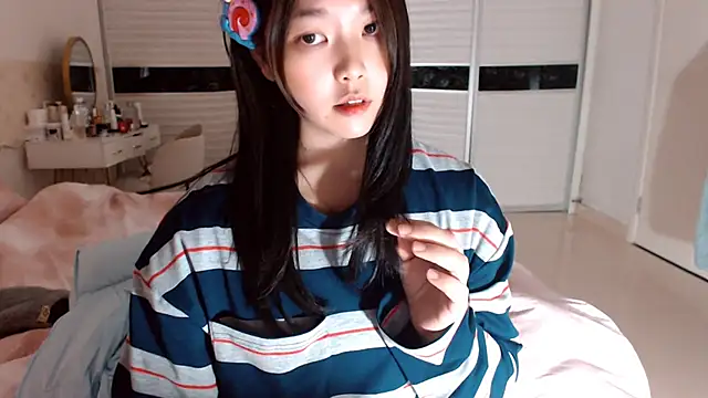 -Lucky Girl online show from December 4, 2025, 3:10 pm