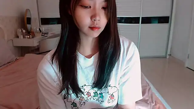 -Lucky Girl online show from June 10, 2026, 2:01 am