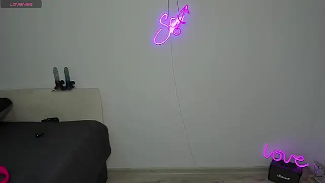 Snapshot of Bitch_Coin chatting on October 17, 2025, 12:52 pm Bitch Coin online show from October 17, 2025, 12:52 pm