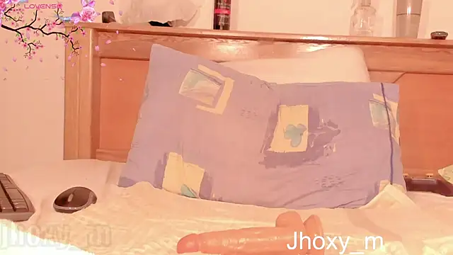 Snapshot of Jhoxy_M chatting on February 12, 2025, 3:07 am Jhoxy M online show from February 12, 2025, 3:07 am