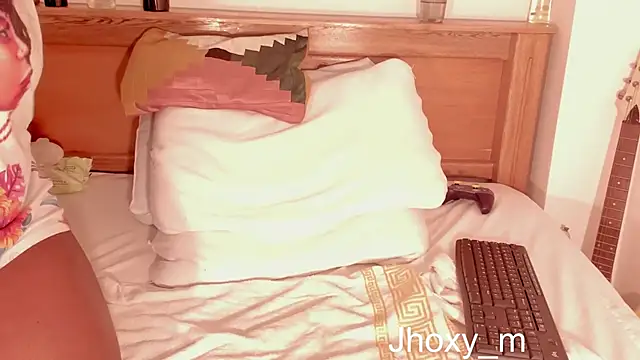 Snapshot of Jhoxy_M chatting on February 23, 2025, 8:06 am Jhoxy M online show from February 23, 2025, 8:06 am