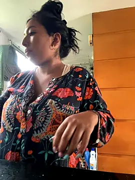 emmyjhonson07 online show from November 3, 2025, 12:39 pm