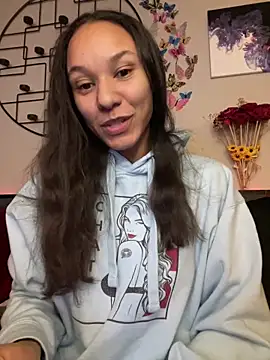 Snapshot of _Neeka_ chatting on December 4, 2024, 4:10 am  Neeka  online show from December 4, 2024, 4:10 am